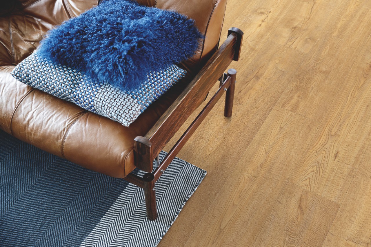 Ламинат Pergo Original Excellence Sensation Modern Plank 4V Дуб Потертый Винтаж L1231-03376 фото в интерьере